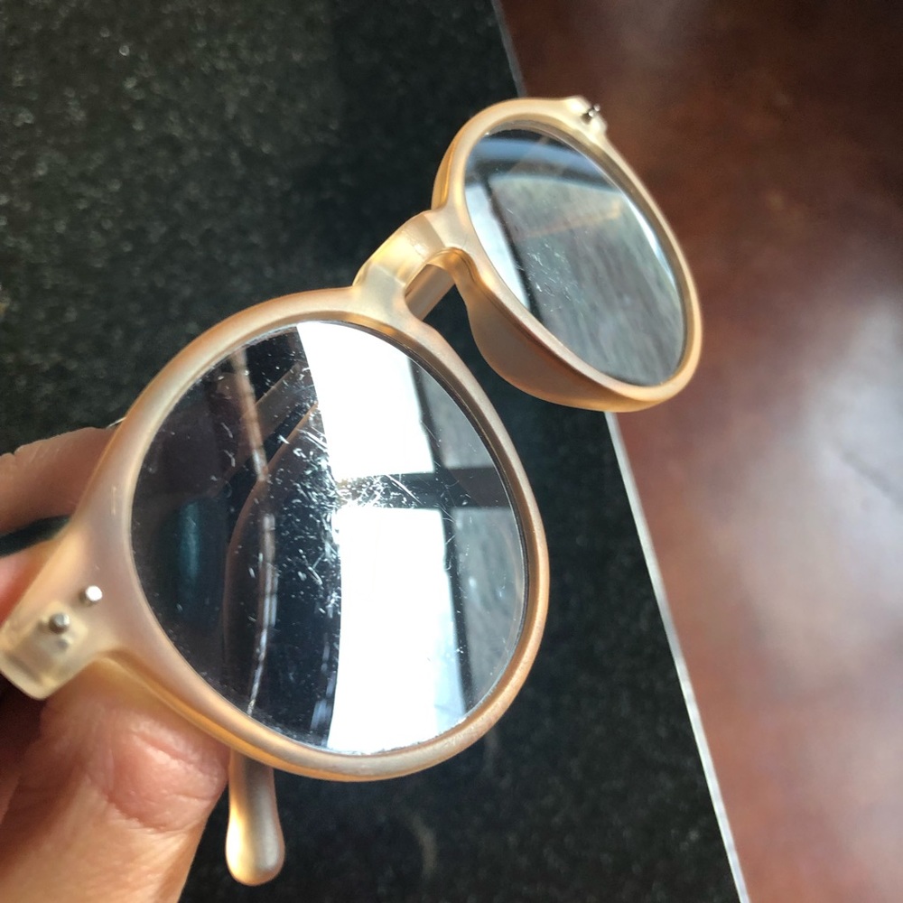 Round Glasses - Picture 4 of 4